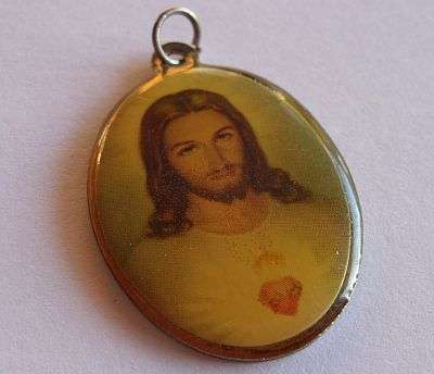 COLLECTABLE - RELIGIOUS - JESUS PENDANT