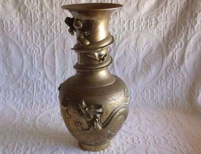 AWESOME VINTAGE / ANTIQUE CHINESE BRASS DRAGON VASE - SIGNED