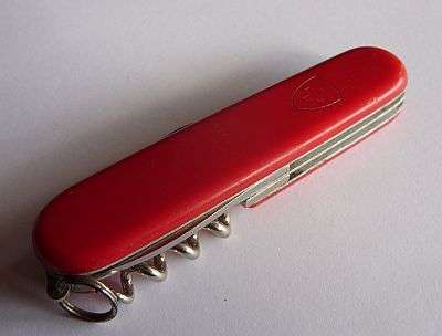 A SWISS VICTORINOX POCKET KNIFE - COLLECTABLE AND GOOD QUALITY