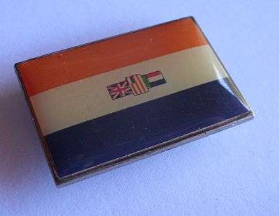 COLLECTABLE - OLD SA FLAG BADGE