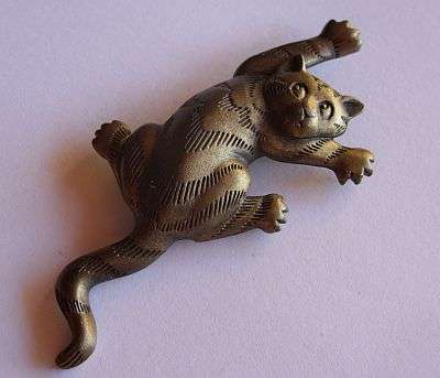 VINTAGE BROOCH - DESIGNED BY JJ 1988