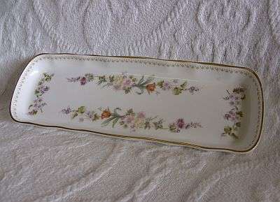 COLLECTABLE - A PORCELAIN DISH BY WEDGWOOD - MIRABELLE PATTERN