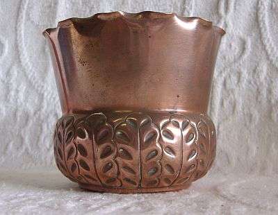 COLLECTABLE - A LATE 19TH OR EARLY 20TH CENTURY COPPER VASE