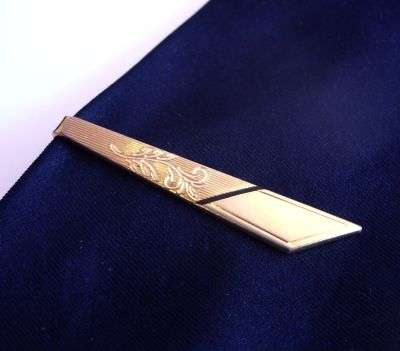 VINTAGE TIE PIN / CLIP - FLORAL DECORATION