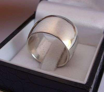 A HEAVY WIDE SOLID QUALITY STERLING SILVER BAND / RING - SUPERIOR QUALITY !!!!!