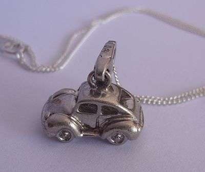 A STERLING SILVER NECKLACE WITH A STERLING SILVER PENDANT - VOLKSIE / BEETLE