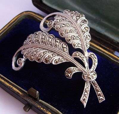 A STUNNING VINTAGE STERLING SILVER BROOCH SET WITH MARCASITE !!!