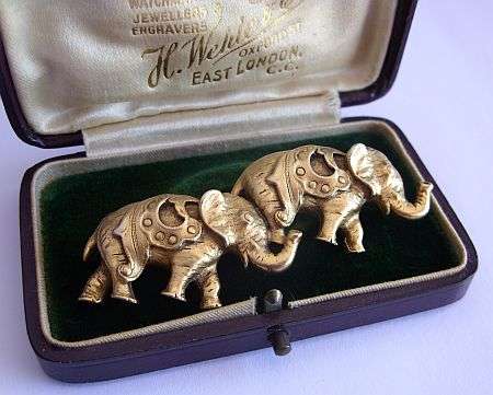 VINTAGE BROOCH - ELEPHANTS