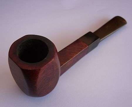 TOP ITEM ! A CLASSY SMOKING PIPE BY GOLDEN SQUARE - MADE IN LONDON