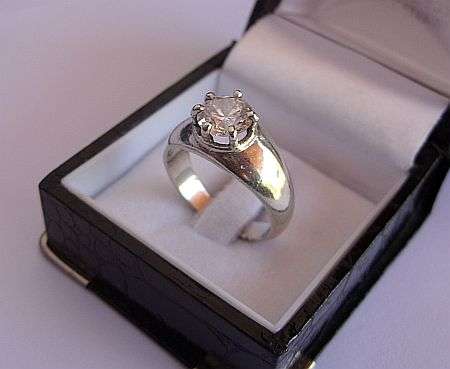 AN EYE CATCHING SOLID STERLING SILVER RING SET WITH A BIG FACETED CZ STONE !!!!!!