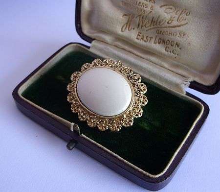 VINTAGE BROOCH - OVAL