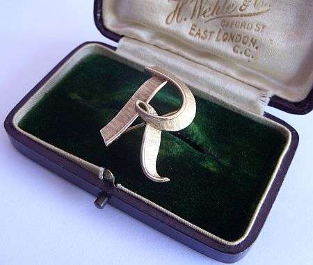 VINTAGE BROOCH - "R"