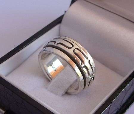A TOTALLY FUNKY VERY SOLID STERLING SILVER STRESS RING !!! AKA A SPINNING RING !!