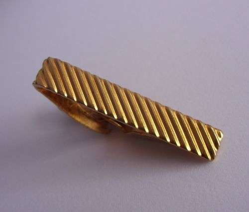 VINTAGE TIE PIN / CLIP - PLATED BAR - RIBBED DECORATION
