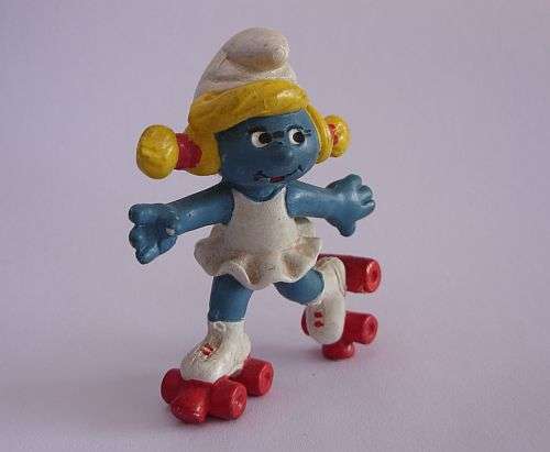 A VINTAGE ROLLERSKATING SMURFETTE BY PEYO