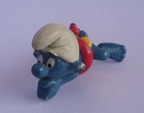 1977 VINTAGE SWIMMING SMURF BY PEYO - MADE IN HONG KONG