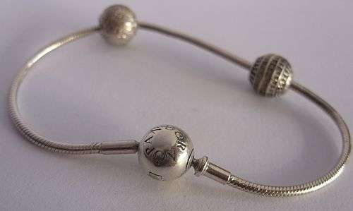 A SENSATIONAL SOLID STERLING SILVER DESIGNER CHARM BRACELET BY PANDORA !!!! HIGH END PIECE !!! R3500