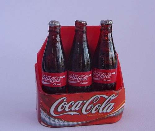 COCA-COLA ADVERTISING FRIDGE MAGNET - 3 BOTTLES IN HOLDER