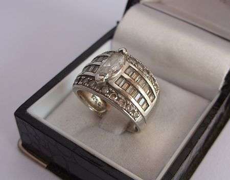 AN AMAZING SOLID STERLING SILVER RING SET WITH SOOO MANY FACETED STONES !! AMERICAN SWISS !!!
