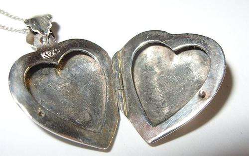 A TIMELESS STERLING SILVER HEART LOCKET & A BRAND NEW STERLING SILVER NECKLACE !!! EXCELLENT !!!