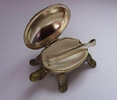 AN ADORABLE VINTAGE LIDDED METAL SALT WITH NIP !!! TRULY ONLY FOR A PINCH !!!