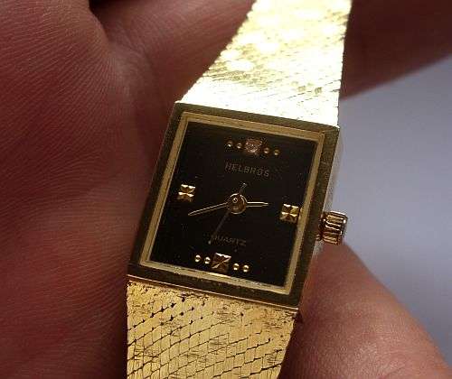 A BEAUTIFUL VINTAGE HELBROS LADIES QUARTZ WRISTWATCH !!! CLASSY & WORKING 100% !!!!