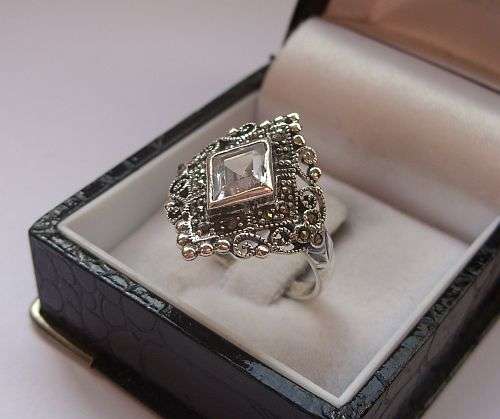 A BREATHTAKING STERLING SILVER RING SET WITH MARCASITE & A CLEAR FACETED STONE !!! MUST HAVE !!!