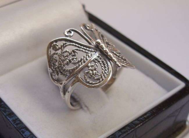 A VERY SPECIAL SOLID STERLING SILVER FILIGREE TYPE BUTTERFLY RING !!! SIZE O