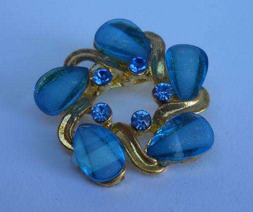 STUNNING VINTAGE LOOK METAL AND GLASS BROOCH