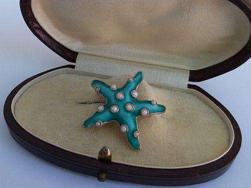 A LOVELY VINTAGE DESIGNER STARFISH BROOCH BY TRIFARI !!! .....WOW.....HIGH END JEWELS !!