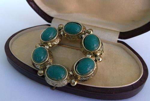 AN UNUSUAL VINTAGE BROOCH ...GOOD QUALITY.....