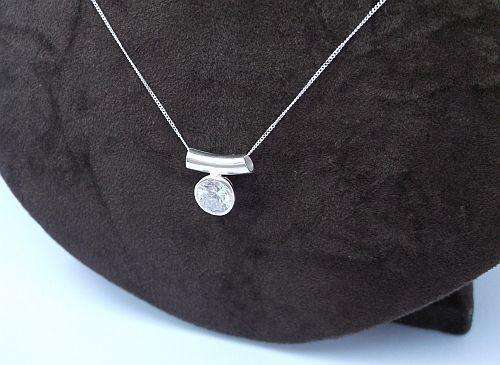 AN ELEGANT STERLING SILVER NECKLACE AND PENDANT SET WITH A FACETED CLEAR STONE ...PRAGTIG !!!