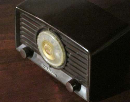 RCA Victor Q520 1950's Bakelite Valve Radio