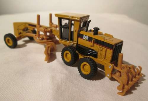 Norscot 55127 CAT Motor Grader 1:87 Scale