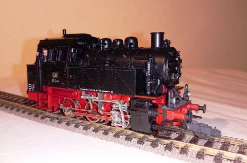 Roco 43371 HO DB BR80 Steam Locomotive