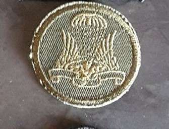 Canadian beret badge