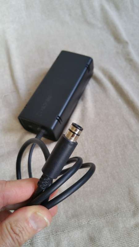 ***AKM - XBOX 360 E1538 + 250GB HARD DRIVE CONSOLE IN NON-WORKING CONDITION REQUIRING REPAIR***
