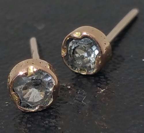 ***AKM - 9CT SOLID YELLOW GOLD STUD SAPPHIRE EARRINGS-NO BUTTERFLIES***
