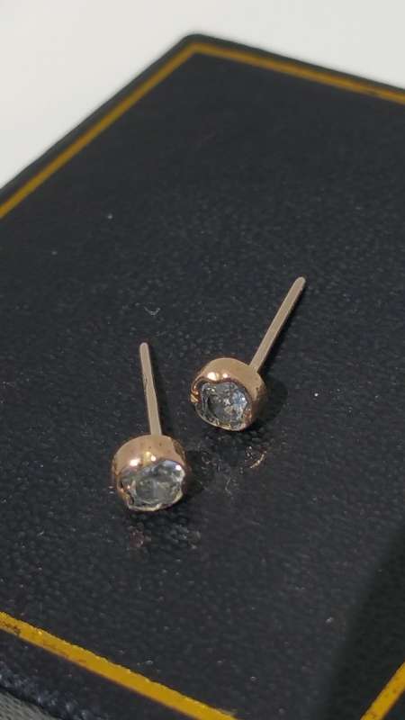 ***AKM - 9CT SOLID YELLOW GOLD STUD SAPPHIRE EARRINGS-NO BUTTERFLIES***