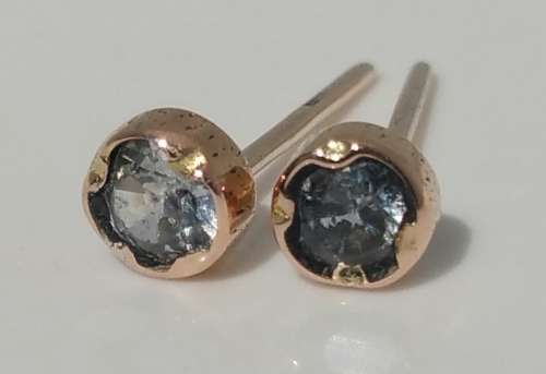 ***AKM - 9CT SOLID YELLOW GOLD STUD SAPPHIRE EARRINGS-NO BUTTERFLIES***
