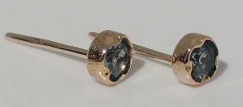 ***AKM - 9CT SOLID YELLOW GOLD STUD SAPPHIRE EARRINGS-NO BUTTERFLIES***