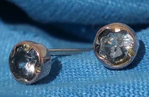 ***AKM - 9CT SOLID YELLOW GOLD STUD SAPPHIRE EARRINGS-NO BUTTERFLIES***