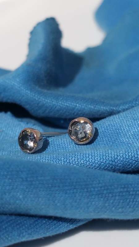 ***AKM - 9CT SOLID YELLOW GOLD STUD SAPPHIRE EARRINGS-NO BUTTERFLIES***