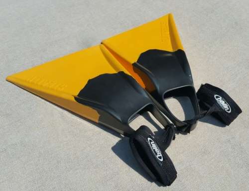 ***AKM - STEALTH S2 PRO-BODYBOARDING FINS MEDIUM SIZE PLUS BONUS BALIN FIN SAVERS***