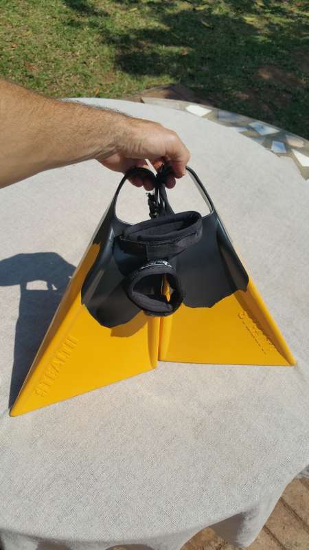 ***AKM - STEALTH S2 PRO-BODYBOARDING FINS MEDIUM SIZE PLUS BONUS BALIN FIN SAVERS***