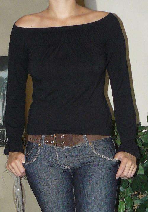 Black free 2 b u, off the shoulder top - size M