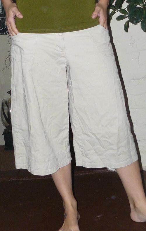 Wide leg 3/4 pants - size 34 - very funky