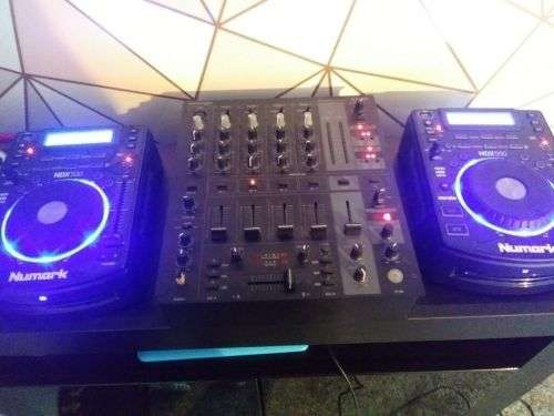 2x Numark NDX 500 USB CDJ + Behringer DJX 750 Pro Mixer