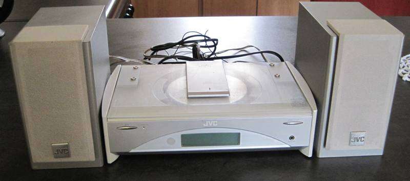 JVC FM/AM Mini Hi-Fi CD Player (Model FS-SD5)