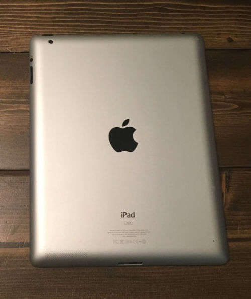 Apple IPad 2 64GB Wifi Model A1395 With Charger